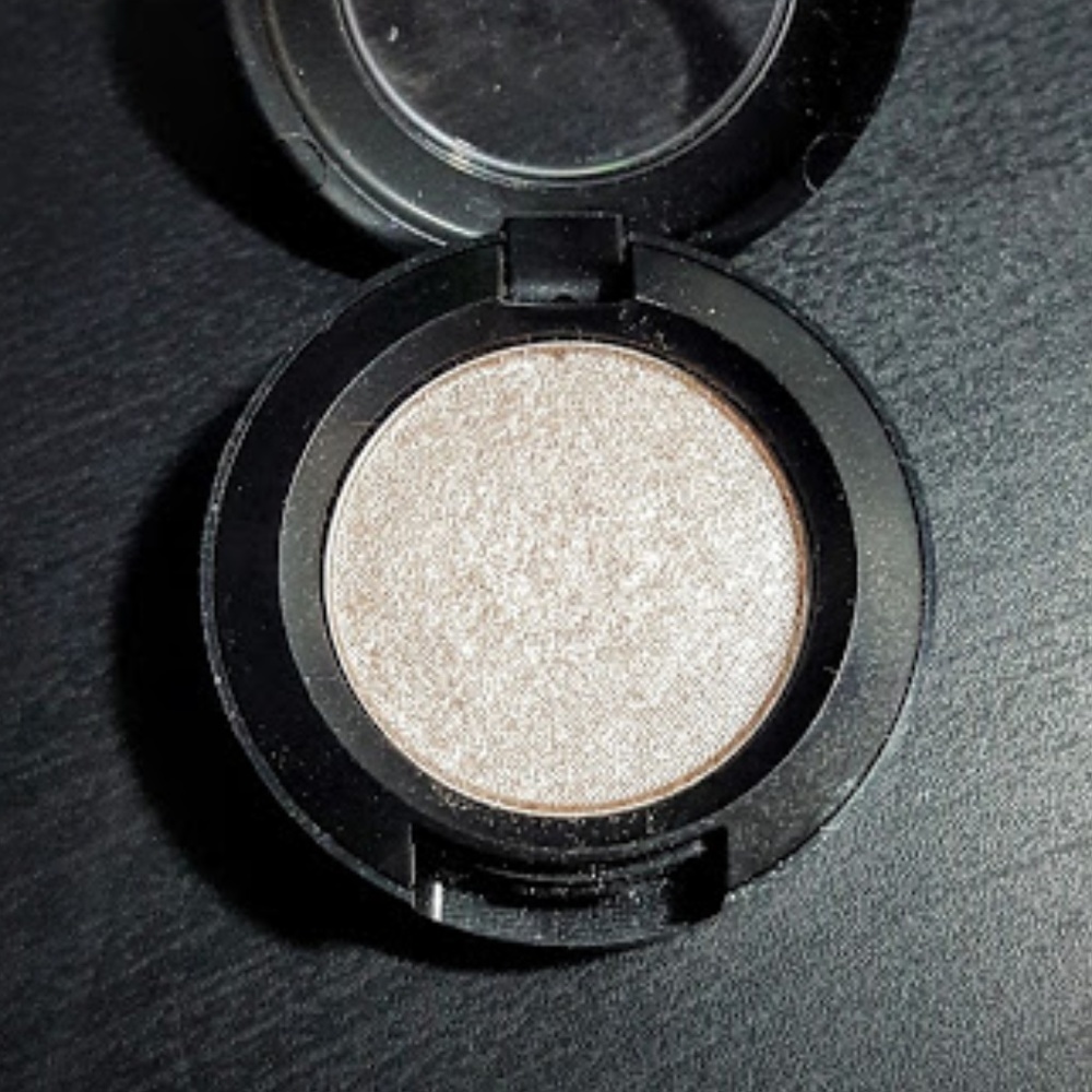 MAC Cosmetics Eyeshadow - Filament - Discontinued